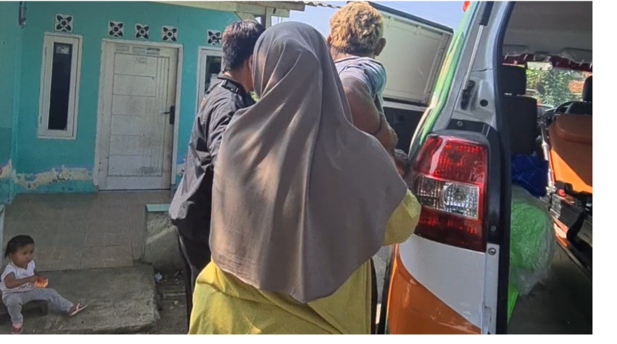Relawan Ambulans Gratis Babelan Bergerak Cepat Evakuasi Warga Sakit ke RSUD Kota Bekasi